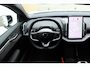 Volvo EX30 Cross Country P5 Long Range Plus Europa 69 kWh | Zwart lederen interieur | Extra getint glas achter | Stuurverwarming | Stoelverwarming voor | Warmtepomp | Apple carplay/ Android auto |