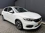 Fiat Tipo 1.4 Mirror Achteruitrijcamera - Airco - Parkeersensor achter - Licht metalen velgen 16 inch - Radio - Navigatie - Mistlampen - Led verlichting - Stuur multifunctioneel - Bluetooth - Cruise control - Ele