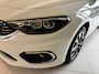 Fiat Tipo 1.4 Mirror Achteruitrijcamera - Airco - Parkeersensor achter - Licht metalen velgen 16 inch - Radio - Navigatie - Mistlampen - Led verlichting - Stuur multifunctioneel - Bluetooth - Cruise control - Ele
