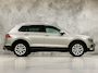 Volkswagen Tiguan 2.0 TSI 4Motion Highline 180Pk Automaat (PANORAMADAK, DYN AUDIO, VIRTUAL COCKPIT, MEMORY SEAT, LEDER, ZWART HEMEL, APPLE CARPLAY, CAMERA, STOELVERWARMING, ADAPTIVE CRUISE, TREKHAAK, GETINT GLAS, NIEUWSTAAT)
