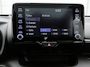 Toyota Yaris 1.5 Hybrid Style + | Panoramadak | Head-Up Display | Dodehoek detectie | Parkeersensoren Voor+achter | Draadloze telefoonlader | Navigatie | Apple CarPlay/Android Auto |