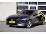 Mazda 3 3 2.0 e-SkyActiv-G M Hybrid 123PK! 5drs Comfort BJ2022 Lmv 16" | Led V+A | Pdc | Keyless entry | Afneembare trekhaak | Achteruitrijcamera | Navi | Head-up display | Climate control | Cruise control | Verwarmd stuur | Verwarmde voorstoelen | Getint glas