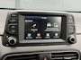 Hyundai Kona 1.0 T-GDI Comfort / Achteruitrijcamera / Apple CarPlay & Android Auto / Rijstrookassistent / Cruise control / Parkeersensoren achter / Lichtmetalen velgen / LED-dagrijverlichting / Multifunctioneel stuurwiel / Bluetooth / Airconditioning / Elektrisch verstelbare buitenspiegels / Elektrische ramen / Centrale deurvergrendeling met afstandsbediening / 6-versnellingsbak /
