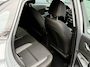 Hyundai Kona 1.0 T-GDI Comfort / Achteruitrijcamera / Apple CarPlay & Android Auto / Rijstrookassistent / Cruise control / Parkeersensoren achter / Lichtmetalen velgen / LED-dagrijverlichting / Multifunctioneel stuurwiel / Bluetooth / Airconditioning / Elektrisch verstelbare buitenspiegels / Elektrische ramen / Centrale deurvergrendeling met afstandsbediening / 6-versnellingsbak /