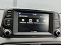Hyundai Kona 1.0 T-GDI Comfort / Achteruitrijcamera / Apple CarPlay & Android Auto / Rijstrookassistent / Cruise control / Parkeersensoren achter / Lichtmetalen velgen / LED-dagrijverlichting / Multifunctioneel stuurwiel / Bluetooth / Airconditioning / Elektrisch verstelbare buitenspiegels / Elektrische ramen / Centrale deurvergrendeling met afstandsbediening / 6-versnellingsbak /