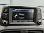 Hyundai Kona 1.0 T-GDI Comfort / Achteruitrijcamera / Apple CarPlay & Android Auto / Rijstrookassistent / Cruise control / Parkeersensoren achter / Lichtmetalen velgen / LED-dagrijverlichting / Multifunctioneel stuurwiel / Bluetooth / Airconditioning / Elektrisch verstelbare buitenspiegels / Elektrische ramen / Centrale deurvergrendeling met afstandsbediening / 6-versnellingsbak /