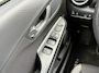 Hyundai Kona 1.0 T-GDI Comfort / Achteruitrijcamera / Apple CarPlay & Android Auto / Rijstrookassistent / Cruise control / Parkeersensoren achter / Lichtmetalen velgen / LED-dagrijverlichting / Multifunctioneel stuurwiel / Bluetooth / Airconditioning / Elektrisch verstelbare buitenspiegels / Elektrische ramen / Centrale deurvergrendeling met afstandsbediening / 6-versnellingsbak /