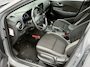 Hyundai Kona 1.0 T-GDI Comfort / Achteruitrijcamera / Apple CarPlay & Android Auto / Rijstrookassistent / Cruise control / Parkeersensoren achter / Lichtmetalen velgen / LED-dagrijverlichting / Multifunctioneel stuurwiel / Bluetooth / Airconditioning / Elektrisch verstelbare buitenspiegels / Elektrische ramen / Centrale deurvergrendeling met afstandsbediening / 6-versnellingsbak /