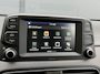 Hyundai Kona 1.0 T-GDI Comfort / Achteruitrijcamera / Apple CarPlay & Android Auto / Rijstrookassistent / Cruise control / Parkeersensoren achter / Lichtmetalen velgen / LED-dagrijverlichting / Multifunctioneel stuurwiel / Bluetooth / Airconditioning / Elektrisch verstelbare buitenspiegels / Elektrische ramen / Centrale deurvergrendeling met afstandsbediening / 6-versnellingsbak /