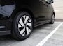 Volkswagen ID. Buzz Cargo Bulli Limited Edition 79 kWh 286PK | December rijden | 360 Camera | Navigatie via Apple carplay  | Trekhaak | Bijrijdersbank | LED Matrix | Alarm | 19 inch Lm velgen |