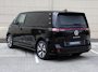 Volkswagen ID. Buzz Cargo Bulli Limited Edition 79 kWh 286PK | December rijden | 360 Camera | Navigatie via Apple carplay  | Trekhaak | Bijrijdersbank | LED Matrix | Alarm | 19 inch Lm velgen |