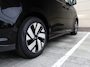Volkswagen ID. Buzz Cargo Bulli Limited Edition 79 kWh 286PK | December rijden | 360 Camera | Navigatie via Apple carplay  | Trekhaak | Bijrijdersbank | LED Matrix | Alarm | 19 inch Lm velgen |