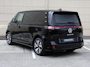 Volkswagen ID. Buzz Cargo Bulli Limited Edition 79 kWh 286PK | December rijden | 360 Camera | Navigatie via Apple carplay  | Trekhaak | Bijrijdersbank | LED Matrix | Alarm | 19 inch Lm velgen |