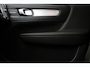 Volvo XC40 B4 (M-HYBRID) PLUS DARK -HARMAN/KARDON|CAMERA|ADAP.CRUISE|POWER-SEATS|VERW.VOORRUIT|PRIVACY.GLAS|TREKHAAK|19"