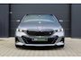 BMW 5-Serie 550e xDrive | BTW! | FULL OPTION! | PANO | B&W | M-SPORT PRO | CARBON | STOELVENTILATIE |