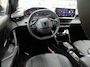 Peugeot e-2008 EV Allure Avantage 54 kWh | Fase 3 laden | SOH 97% | Warmtepomp | Navigatie | Camera voor + achter | Adaptieve cruise | NL auto |