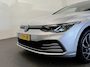Volkswagen Golf 1.0 TSI 110pk Life Lounge Apple Carplay Android Auto Parkeersensoren Cruise Control DAB Climate Control LED Koplampen Bluetooth Lichtmetalen Velgen