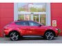 Alfa Romeo Tonale 1.3 270PK Ibrida Plug-In Q4 SPORT SPECIALE | PANORAMISCH SCHUIF KANTELDAK MET ZWARTE DAKSTRIPS | ROSSO BRERA (METALLIC ROOD) MET ZWART DAK  | HARMAN KARDON PREMIUM AUDIO MET 14 SPEAKERS | TECHNOLOGY PACK: PARKEERWAARSCHUWING VOOR EN ACHTER/360° CAMERA / AUTONOMOUS DRIVING LEVEL 2: ADAPTIVE CRUISE CONTROL/LANE CENTERING ASSIST/TRAFFIC JAM ASSIST DODEHOEK DETECTIE AUTOMATISCH DIMMENDE BUITENSPIEGELS ELEKTRISCH BEDIENBARE ACHTERKLEP | 20" LICHTMETALEN VELGEN FORI | DRAADLOZE TELEFOONLADER | NAVIGATIE | DRAADLOZE APPLE CARPLAY/ANDROID AUTO | FULL LED MATRIX KOPLAMPEN | LEDEREN BEKLEDING / ALCANTARA BEKLEDING | ZWART GESPOTEN BREMBO REMKLAUWEN MET WITTE LETTERS | DUAL STAGE VALVE ACTIVE OPHANGING (DSV) MET ELEKTRONISCH GEREGELDE DEMPING |
