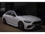 Mercedes-Benz C-klasse 300 e AMG | C300e | Pano | Luchtvering | 360 View | SoH 98% | Digital Light | Trekhaak | Sfeer | DAB | ACC | Lane Assist | Carplay | Burmester | Stoelverwarming | Leder Pakket | BTW Auto | Dealer Onderhouden | Garantie