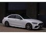 Mercedes-Benz C-klasse 300 e AMG | C300e | Pano | Luchtvering | 360 View | SoH 98% | Digital Light | Trekhaak | Sfeer | DAB | ACC | Lane Assist | Carplay | Burmester | Stoelverwarming | Leder Pakket | BTW Auto | Dealer Onderhouden | Garantie