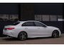 Mercedes-Benz C-klasse 300 e AMG | C300e | Pano | Luchtvering | 360 View | SoH 98% | Digital Light | Trekhaak | Sfeer | DAB | ACC | Lane Assist | Carplay | Burmester | Stoelverwarming | Leder Pakket | BTW Auto | Dealer Onderhouden | Garantie