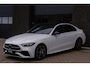 Mercedes-Benz C-klasse 300 e AMG | C300e | Pano | Luchtvering | 360 View | SoH 98% | Digital Light | Trekhaak | Sfeer | DAB | ACC | Lane Assist | Carplay | Burmester | Stoelverwarming | Leder Pakket | BTW Auto | Dealer Onderhouden | Garantie