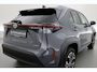 Toyota Yaris Cross 1.5 Hybrid 130 First Edition | Rijklaar! | Facelift! | Storm Grey | Camera | Stoel- Stuurverw. | Adapt. Cruise | Keyless |