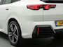BMW IX2 eDrive20 M Sport | 67 kWh | Camera | 21'' Lichtmetaal | Navigatie | DAB+ | Adapt. Cruisecontrol