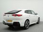 BMW IX2 eDrive20 M Sport | 67 kWh | Camera | 21'' Lichtmetaal | Navigatie | DAB+ | Adapt. Cruisecontrol