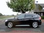 BMW X1 2.0i S-DRIVE PANODAK / CAMERA / HEAD-UP / SPORTLEER