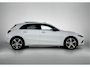 Mercedes-Benz A-klasse 250e Luxury line | Night pakket | Panorama schuifdak | parkeer pakket en achtercamera | Inclusief 24 maanden Mercedes-Benz Certified garantie voor Europa.