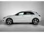 Mercedes-Benz A-klasse 250e Luxury line | Night pakket | Panorama schuifdak | parkeer pakket en achtercamera | Inclusief 24 maanden Mercedes-Benz Certified garantie voor Europa.