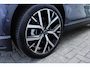 Volvo EX30 P5 Long Range Ultra Europa 69 kWh 45th Anniversary Edition | 5 jaar garantie - (2 jaar extra fabrieksgarantie) | Zwarte Interieur Bekleding | 20 inch lichtmetalen velgen | Getint glas achter | Verwarmde voorstoelen en stuurwiel | Panoramadak | 360 Graden Camera | Premium Audio By Harman Kardon | Draadloze telefoonlader | Pilot Assist | Parkeerassistent |