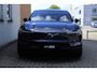Volvo EX30 P5 Long Range Ultra Europa 69 kWh 45th Anniversary Edition | 5 jaar garantie - (2 jaar extra fabrieksgarantie) | Zwarte Interieur Bekleding | 20 inch lichtmetalen velgen | Getint glas achter | Verwarmde voorstoelen en stuurwiel | Panoramadak | 360 Graden Camera | Premium Audio By Harman Kardon | Draadloze telefoonlader | Pilot Assist | Parkeerassistent |