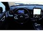 Volvo XC60 2.0 T8 Plug-in hybrid AWD Ultra Dark Exec. Ed. Nieuwe Auto | Bowers & Wilkins | Head-up Display | Luchtvering | Gelaagde Zijruiten | Panoramisch Schuif-/Kanteldak | Visual Park Assist incl. 360° Camera | Nappa Lederen Bekleding | Stoelventilatie Voorin | Stuurverwarming | Stoelverwarming Voor en Achter | Massagefunctie Voorin | 21-Inch Lichtmetalen Velgen | Adaptieve Cruise Control | Pilot Assist | BLIS | Elektrische Achterklep | Elektrisch Verstelbare Voorstoelen Met Memory | Getint Glas | Charcoal Hemelbekleding |