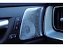 Volvo XC60 2.0 T8 Plug-in hybrid AWD Ultra Dark Exec. Ed. Nieuwe Auto | Bowers & Wilkins | Head-up Display | Luchtvering | Gelaagde Zijruiten | Panoramisch Schuif-/Kanteldak | Visual Park Assist incl. 360° Camera | Nappa Lederen Bekleding | Stoelventilatie Voorin | Stuurverwarming | Stoelverwarming Voor en Achter | Massagefunctie Voorin | 21-Inch Lichtmetalen Velgen | Adaptieve Cruise Control | Pilot Assist | BLIS | Elektrische Achterklep | Elektrisch Verstelbare Voorstoelen Met Memory | Getint Glas | Charcoal Hemelbekleding |