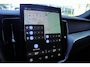 Volvo XC60 2.0 T8 Plug-in hybrid AWD Ultra Dark Exec. Ed. Nieuwe Auto | Bowers & Wilkins | Head-up Display | Luchtvering | Gelaagde Zijruiten | Panoramisch Schuif-/Kanteldak | Visual Park Assist incl. 360° Camera | Nappa Lederen Bekleding | Stoelventilatie Voorin | Stuurverwarming | Stoelverwarming Voor en Achter | Massagefunctie Voorin | 21-Inch Lichtmetalen Velgen | Adaptieve Cruise Control | Pilot Assist | BLIS | Elektrische Achterklep | Elektrisch Verstelbare Voorstoelen Met Memory | Getint Glas | Charcoal Hemelbekleding |