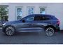 Volvo XC60 2.0 T8 Plug-in hybrid AWD Ultra Dark Exec. Ed. Nieuwe Auto | Bowers & Wilkins | Head-up Display | Luchtvering | Gelaagde Zijruiten | Panoramisch Schuif-/Kanteldak | Visual Park Assist incl. 360° Camera | Nappa Lederen Bekleding | Stoelventilatie Voorin | Stuurverwarming | Stoelverwarming Voor en Achter | Massagefunctie Voorin | 21-Inch Lichtmetalen Velgen | Adaptieve Cruise Control | Pilot Assist | BLIS | Elektrische Achterklep | Elektrisch Verstelbare Voorstoelen Met Memory | Getint Glas | Charcoal Hemelbekleding |