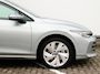 Volkswagen Golf 1.5 eHybrid Life Edition | 360 camera | Stoel en stuurwielverwarming | Elektrisch verstelbare bestuurdersstoel + memory | dodehoekdetectie | Navigatie via telefoon |