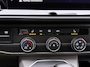 Volkswagen Transporter 2.0 TDI L2H1 32 DC Bulli Automaat - Navigatie - Trekhaak- Camera - 2x schuifdeur - LED - Sidebars - Elektrisch bedienbare achterklep - Stoelverwarming