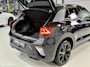 Volkswagen T-Roc 1.5 TSI R-Line | Pano | IQ Matrix | Black Style | 19" | Stuurverwarming | Camera | Sfeer | Travel Assist | ACC | Leder dash | Elektrische achterklep