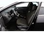 Renault Clio 0.9 TCe Limited/ Keyless/ Navi/ Apple + Android/ DAB+/ Airco/ Cruise/ Elek. pakket/ Isofix/ Bluetooth/ Armsteun/ Multi. LEDER. Stuur/ Mistl./ PDC/ Extra getint glas.