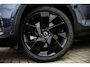 Volvo EX40 Volvo EX40 Single Motor Extended Range Ultra Black Edition Europa | Harman Kardon audio | 20" | Schuif-/kanteldak | Getint Glas | Elektrische stoelverstelling | Nubuck bekleding | Adaptive Cruise Control | Dodehoekdetectie |