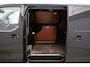 Toyota ProAce Worker 2.0 D-4D L1 Professional | Trekhaak | Dodehoek detectie | Stoel-/stuurverwarming | Dubbele schuifdeur | Navigatie | Apple Carplay / Android Auto | Keyless | Parkeersensoren voor/achter | Camera | LED koplampen | 17 inch | 3-zits | Betonplex | Triplex beplating