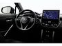 Toyota Corolla Cross 2.0 High Power Hybrid First Edition | Trekhaak | Dodehoek detectie | Apple Carplay / Android Auto | Stoelverwarming | Parkeersensoren voor/achter | Adaptive Cruise | Keyless | 18 inch
