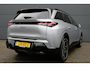 Peugeot e-5008 GT Long Range 97 kWh 7p | SOH 97% | Panorama/schuifdak | Luxe stoelen | Warmtepomp | All season | Massage |