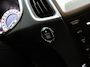 Ford S-Max 1.5 ST-Line 7p. Apple Carplay/Android Auto, Cruise control, Verwarmde voorruit, Parkeersensor voor en achter, Een sportieve en ruime gezinsauto die comfort, dynamiek en praktisch gebruiksgemak moeiteloos combineert. De 1.5 EcoBoost-benzinemotor biedt vlotte prestaties, terwijl de zeven zitplaatsen vo