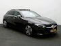 Mercedes-Benz A-klasse 180 Business Solution Luxury Premium Plus | MBUX Augmented Reality navigatie | Memory stoelen | Sfeerverlichting | Panorama Schuif-Kanteldak | Multibeam led. Inclusief 24 maanden Mercedes-Benz Certified garantie voor Europa.