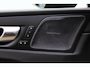 Volvo XC60 T6 Plug-in hybrid AWD Ultra Black Edition | Head-up display | Adaptive Cruise & Pilot Assist | Luchtvering | Panoramisch Schuif-/Kanteldak | 360-Camera | Harman Kardon Premium Audio | Draadloze Telefoonlader