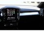 Volvo XC40 B4 Plus Dark | Trekhaak | Verwarmbare voorstoelen en stuurwiel | Premium audio by Harman Kardon | Adaptieve cruise control |